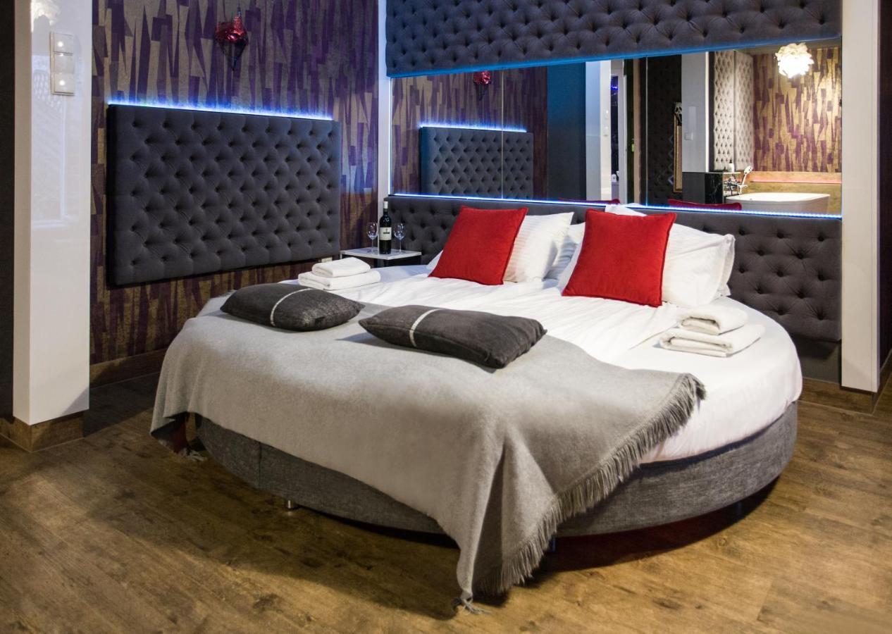 Yourplace Romantic Apartment With Private Patio Краков Экстерьер фото